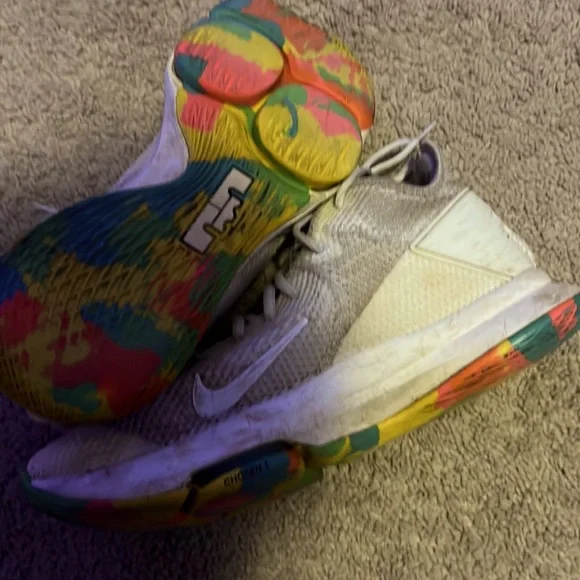 LeBron Witness EP 'White Multi Camo'